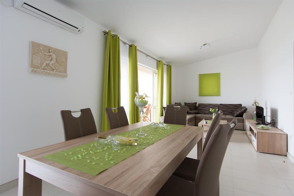 Apartments Iva Donji Seget Esterno foto