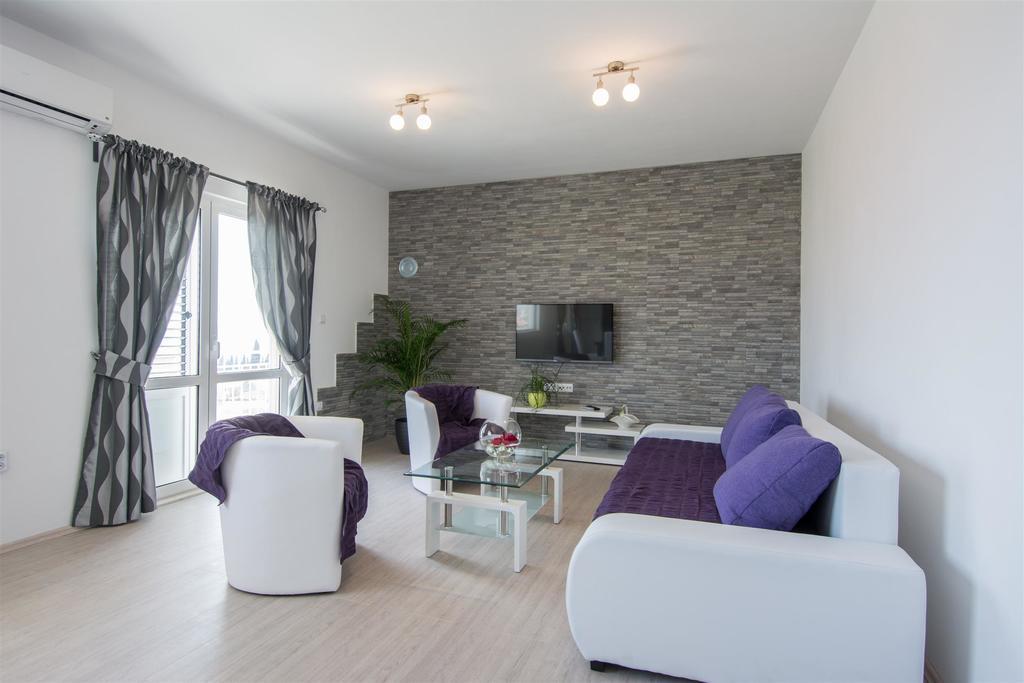 Apartments Iva Donji Seget Esterno foto